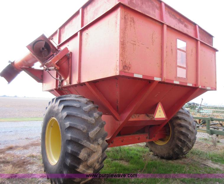 image for item BB9146 UFT 625 grain cart