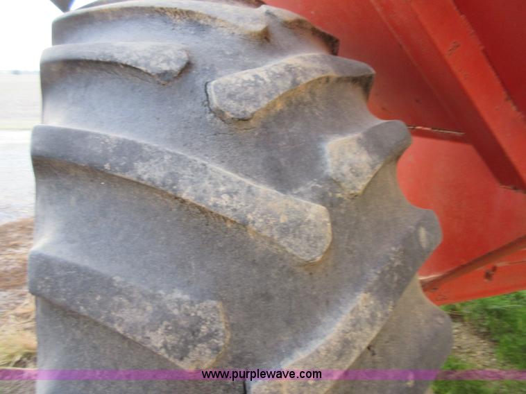 image for item BB9146 UFT 625 grain cart