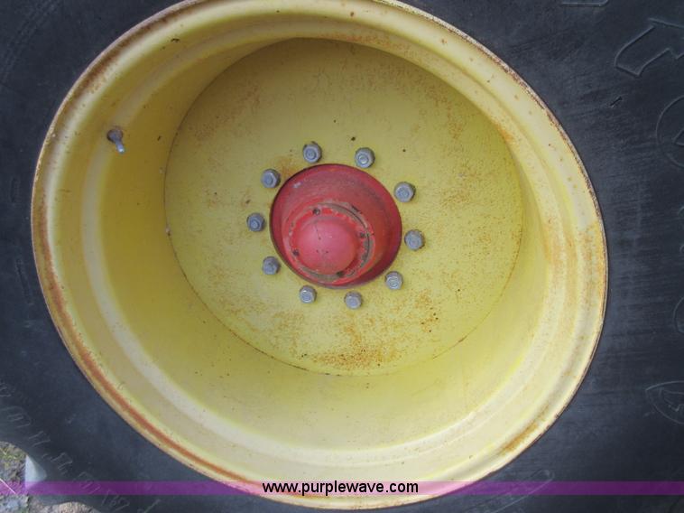 image for item BB9146 UFT 625 grain cart