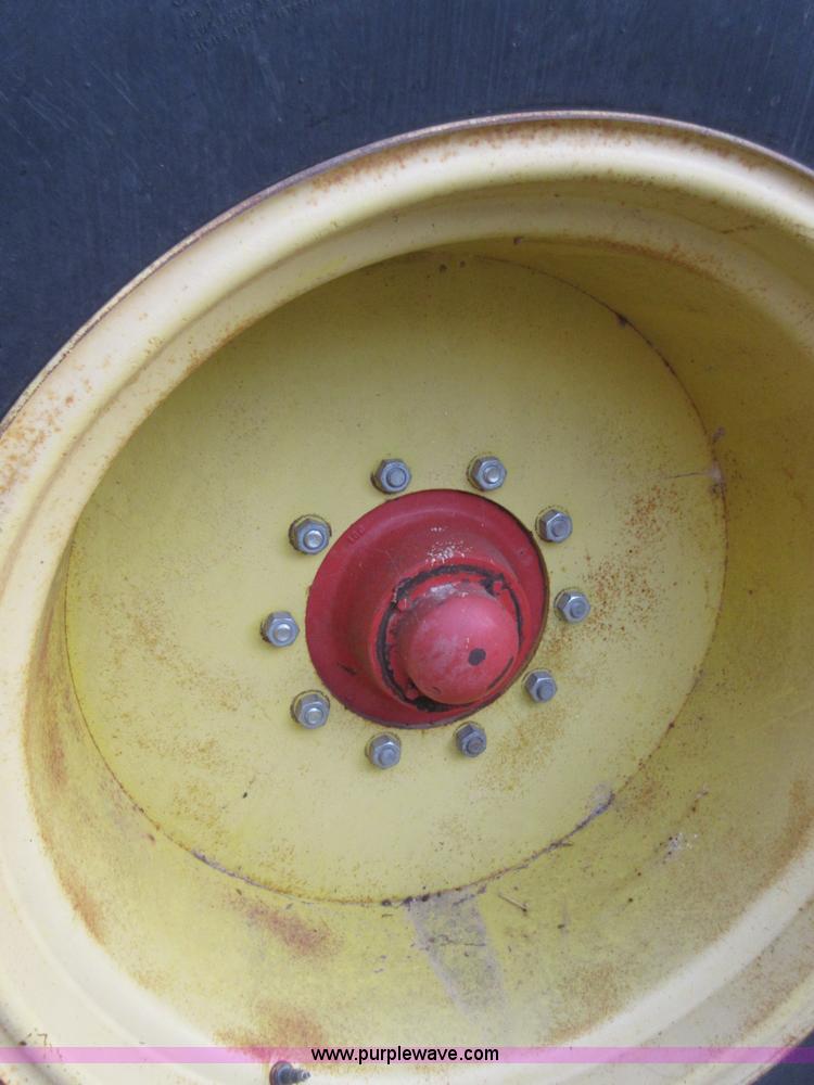 image for item BB9146 UFT 625 grain cart