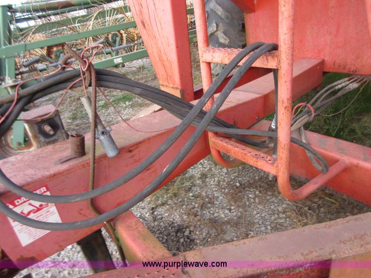 image for item BB9146 UFT 625 grain cart