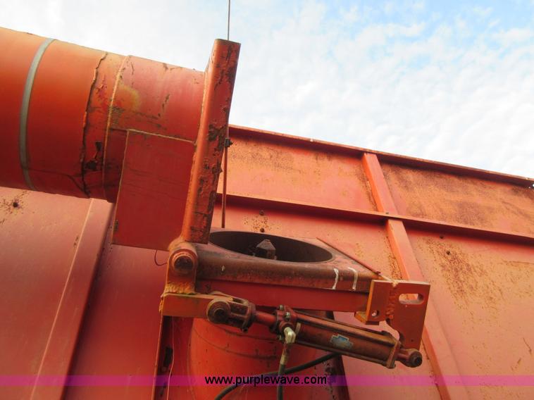 image for item BB9146 UFT 625 grain cart