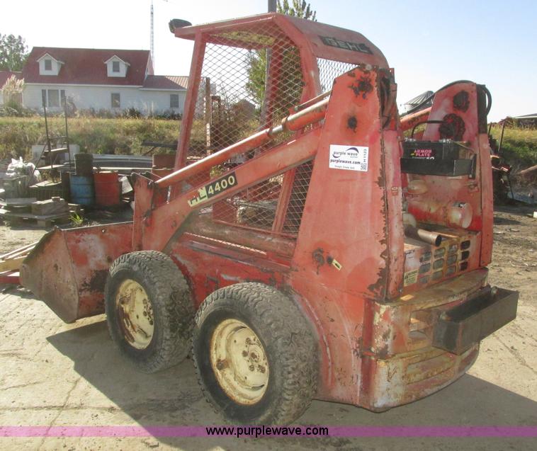 image for item H1123 Gehl 4400 skid steer