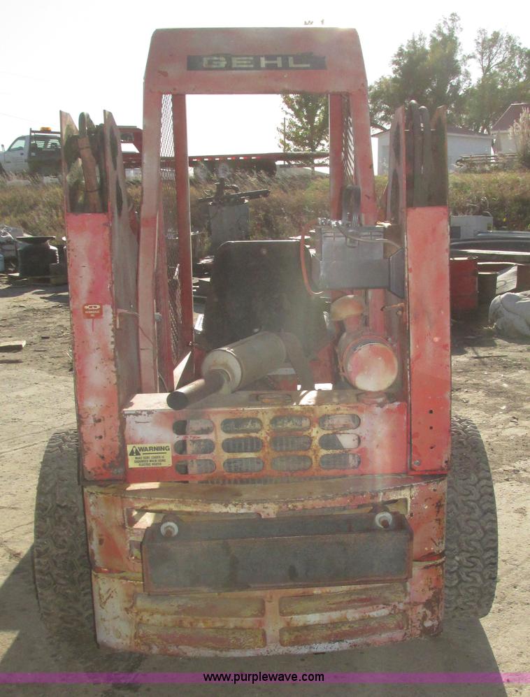 image for item H1123 Gehl 4400 skid steer