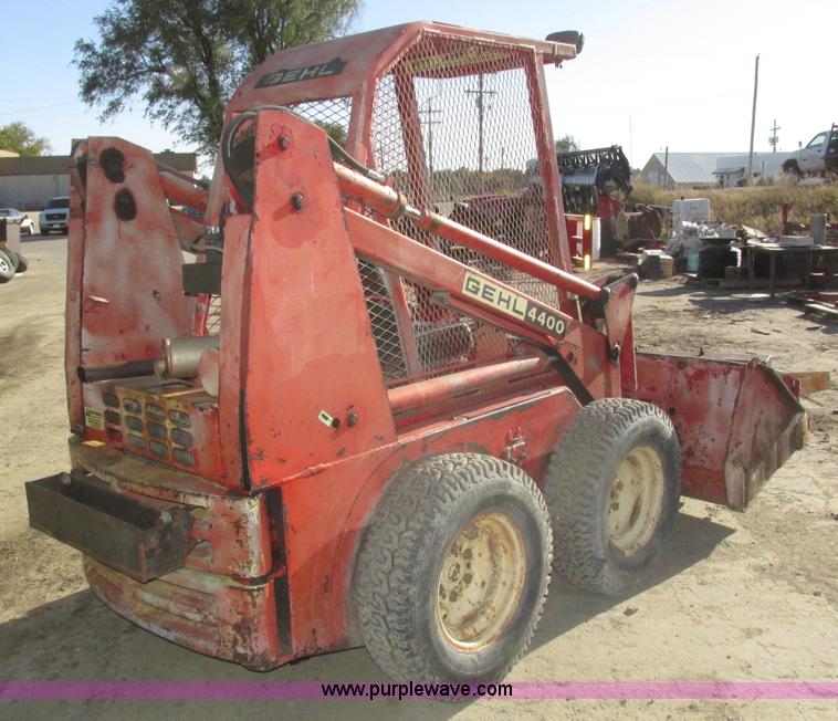 image for item H1123 Gehl 4400 skid steer