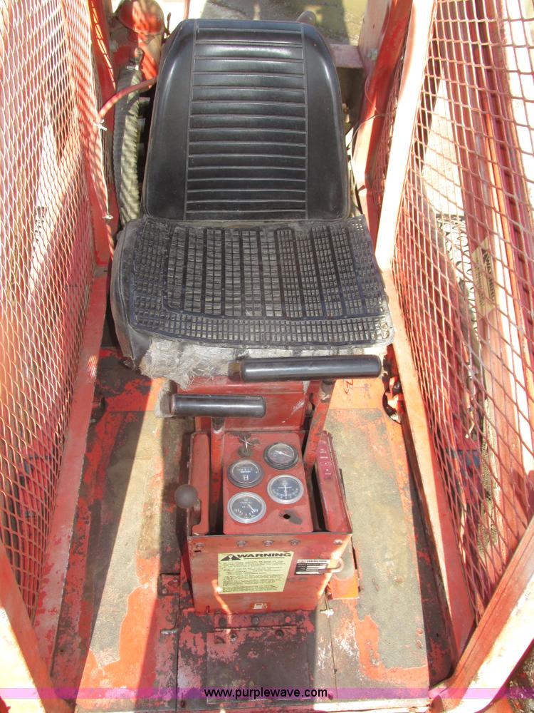 image for item H1123 Gehl 4400 skid steer