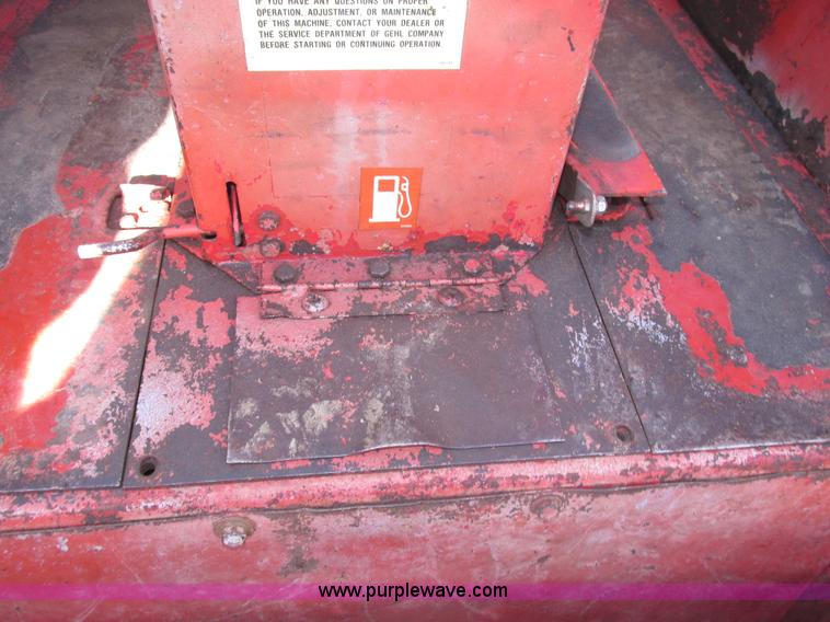 image for item H1123 Gehl 4400 skid steer