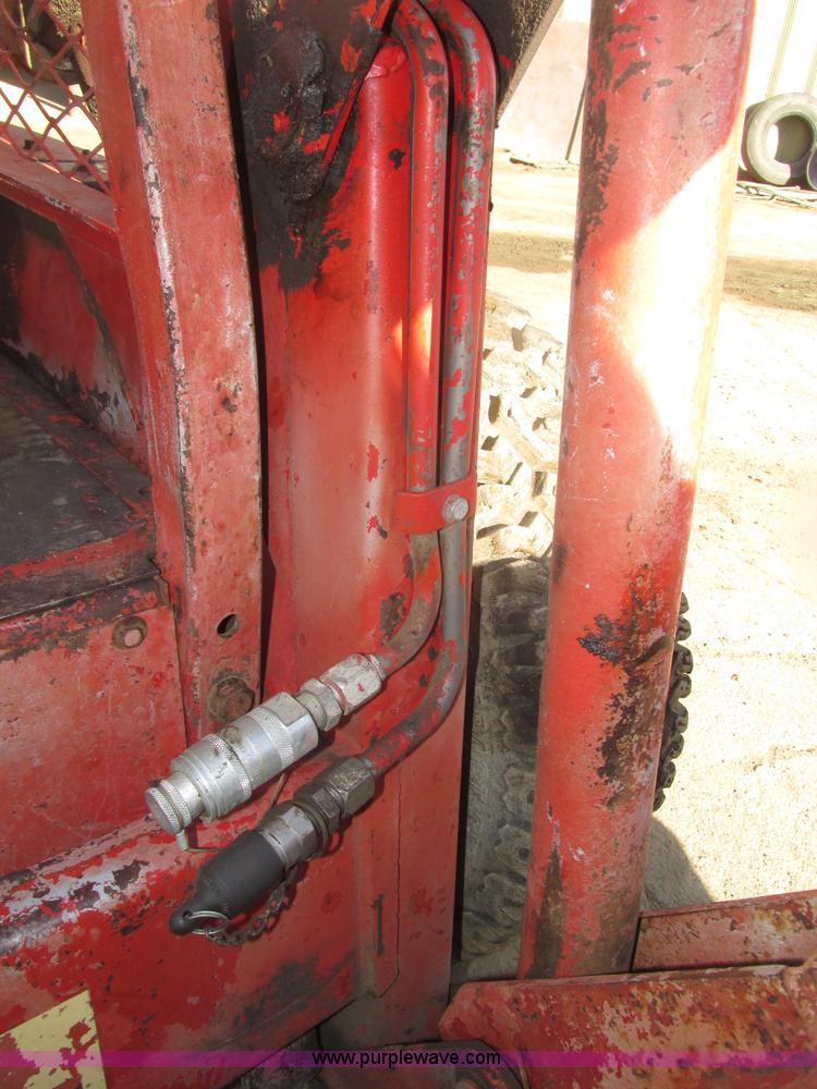 image for item H1123 Gehl 4400 skid steer