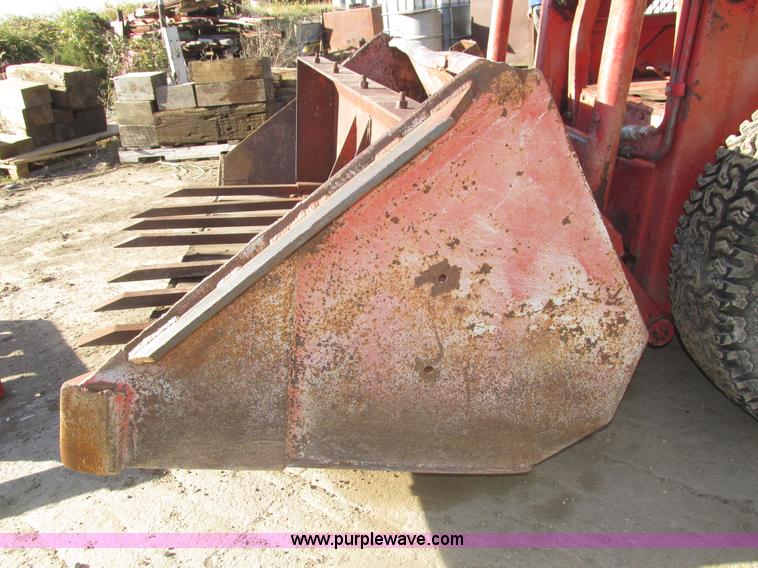 image for item H1123 Gehl 4400 skid steer