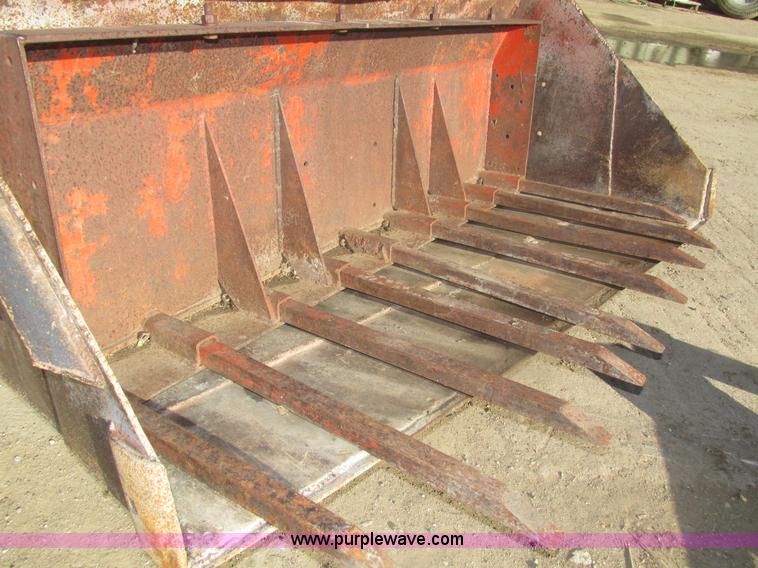 image for item H1123 Gehl 4400 skid steer