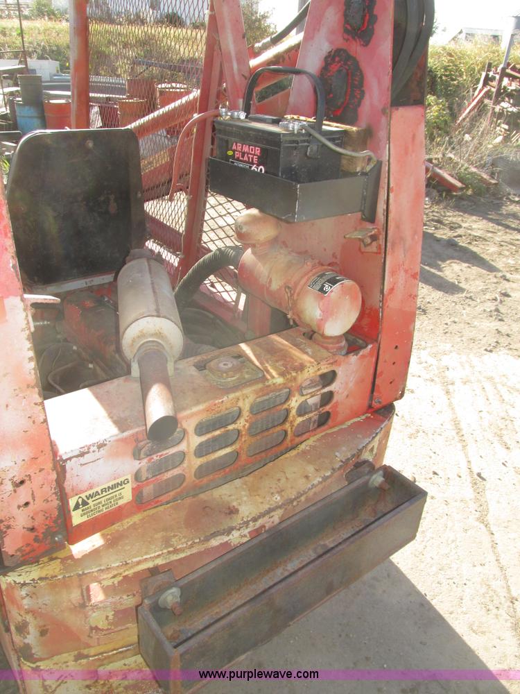 image for item H1123 Gehl 4400 skid steer