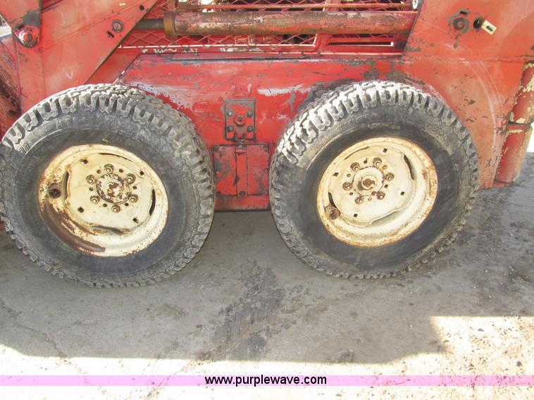 image for item H1123 Gehl 4400 skid steer