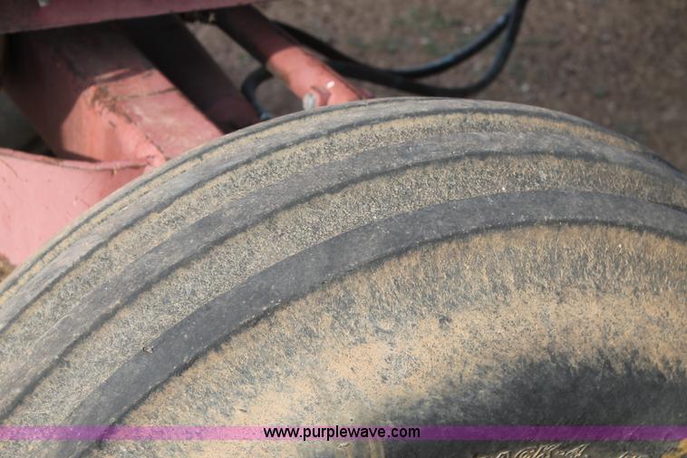 image for item J1430 Allis Chalmers 7040 tractor