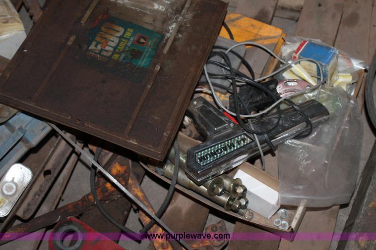 image for item J1432 Assorted parts and tools