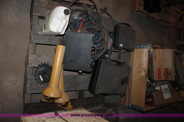 image for item J1432 Assorted parts and tools