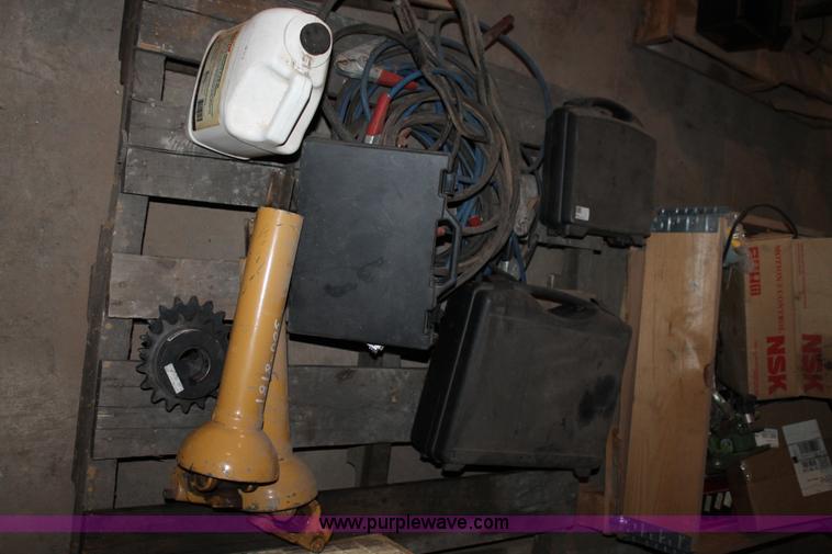 image for item J1432 Assorted parts and tools