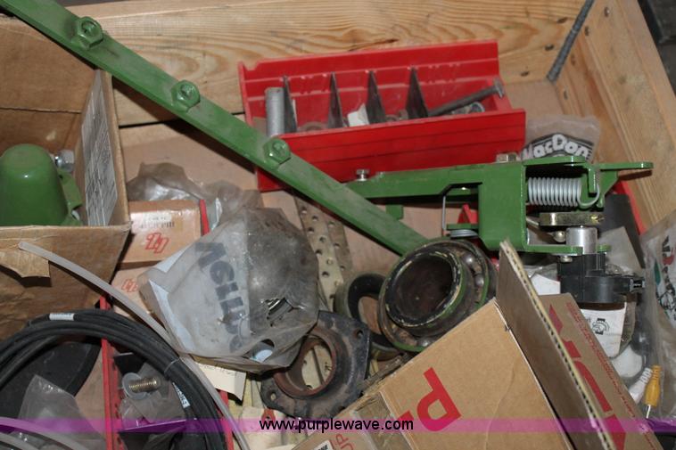 image for item J1432 Assorted parts and tools