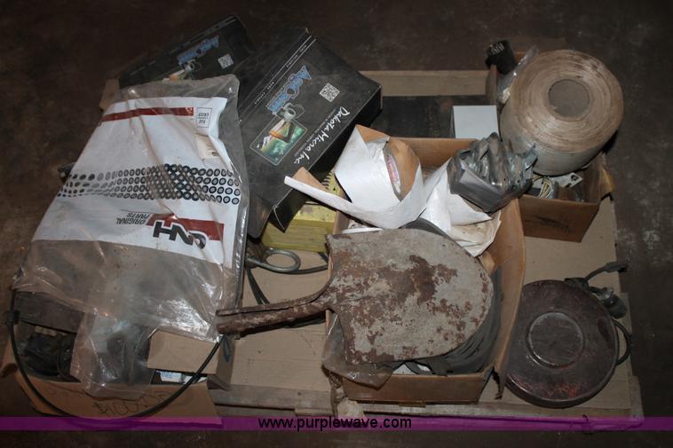 image for item J1432 Assorted parts and tools