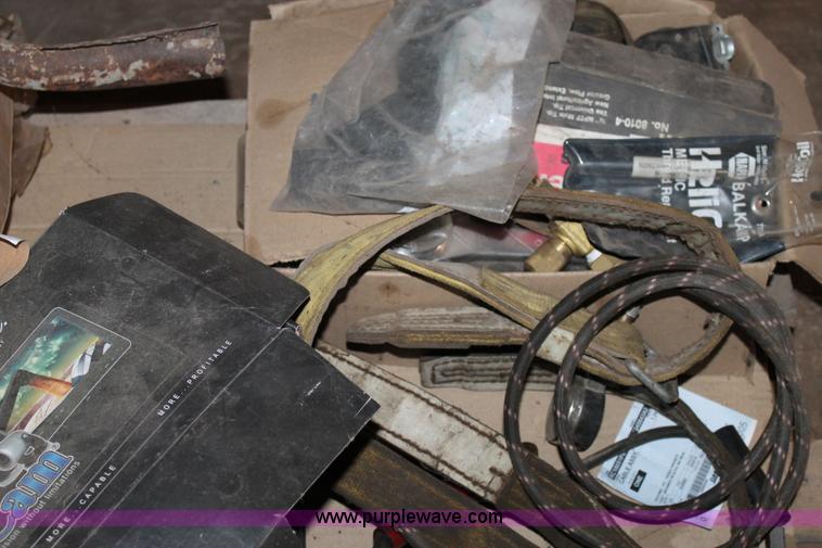 image for item J1432 Assorted parts and tools