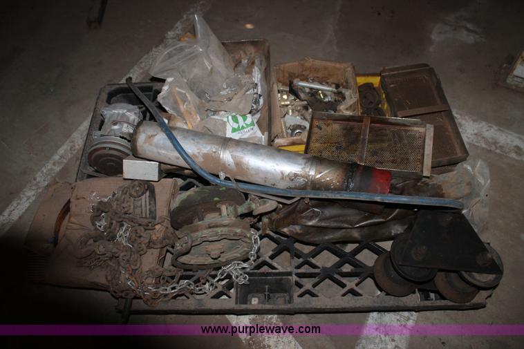 image for item J1432 Assorted parts and tools