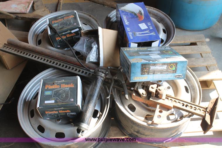 image for item J1433 Assorted parts and tools