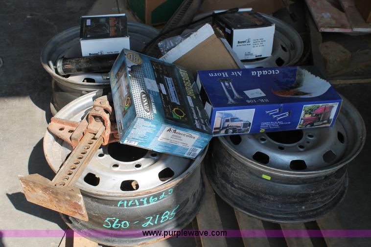 image for item J1433 Assorted parts and tools