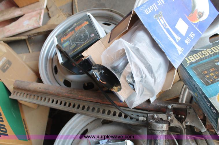 image for item J1433 Assorted parts and tools