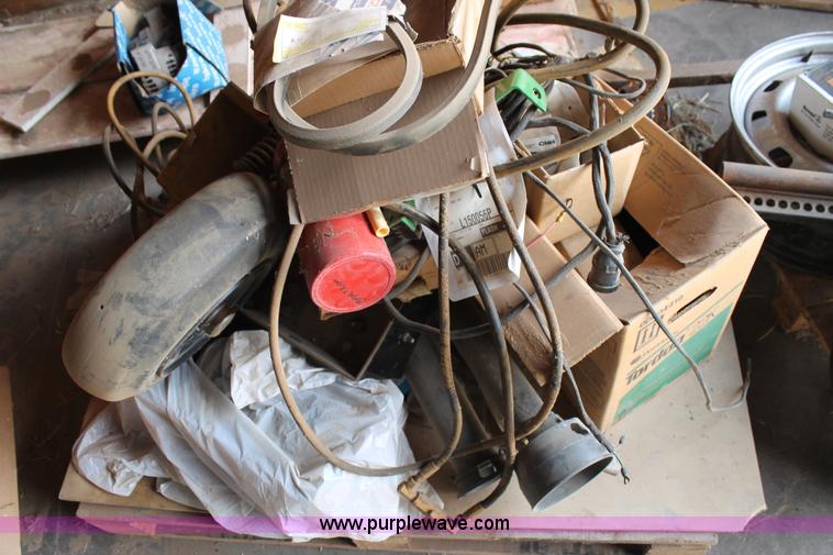 image for item J1433 Assorted parts and tools