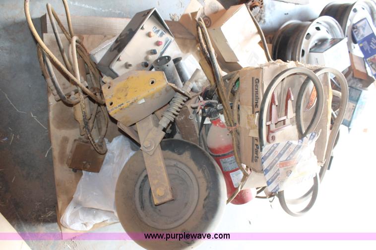 image for item J1433 Assorted parts and tools