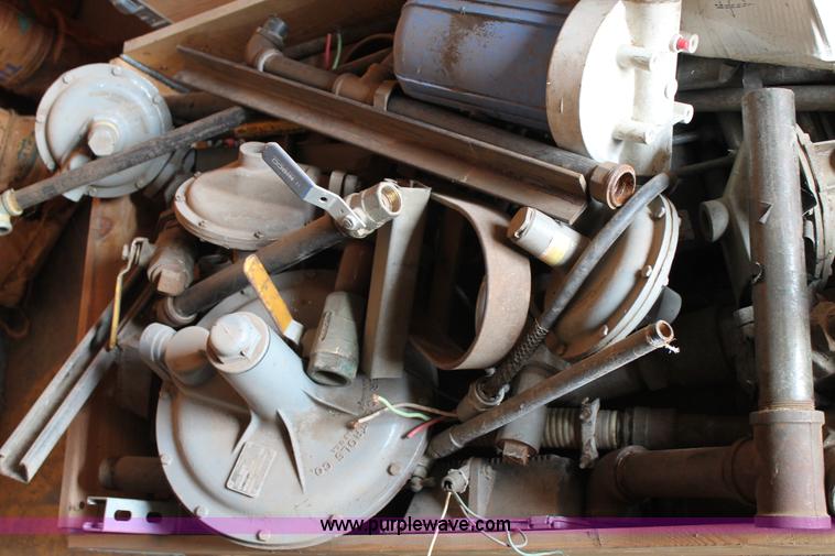 image for item J1433 Assorted parts and tools