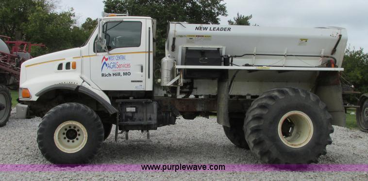 image for item J8716 2000 Sterling L8513 applicator truck