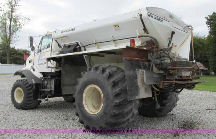 image for item J8716 2000 Sterling L8513 applicator truck