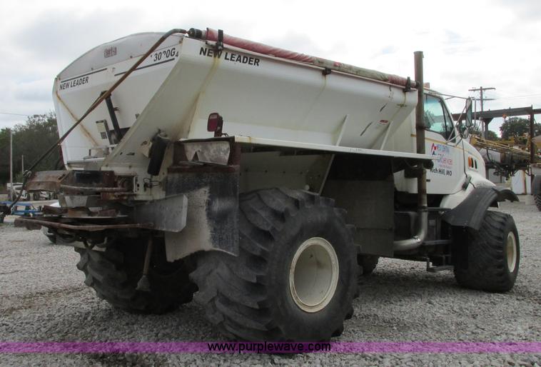image for item J8716 2000 Sterling L8513 applicator truck
