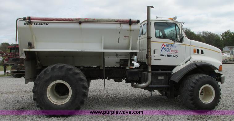 image for item J8716 2000 Sterling L8513 applicator truck