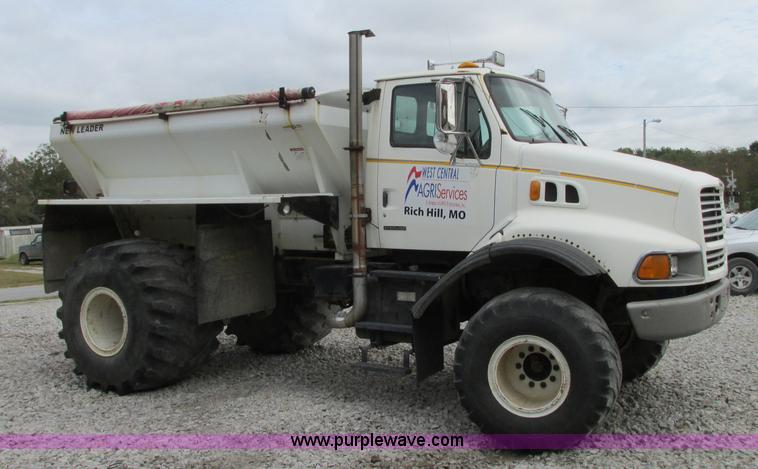 image for item J8716 2000 Sterling L8513 applicator truck