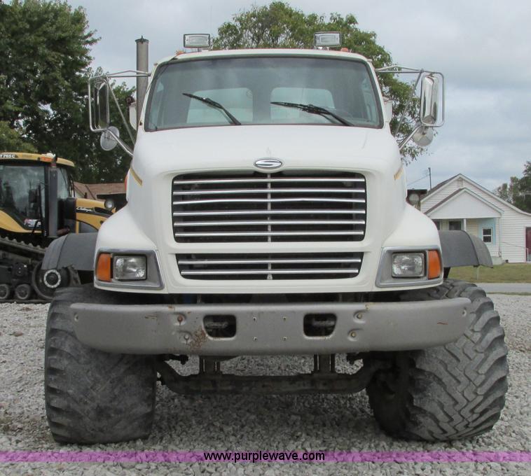 image for item J8716 2000 Sterling L8513 applicator truck