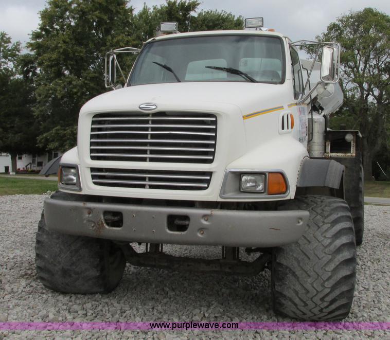 image for item J8716 2000 Sterling L8513 applicator truck