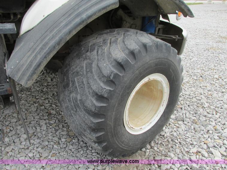 image for item J8716 2000 Sterling L8513 applicator truck