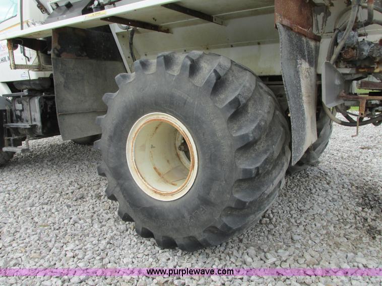 image for item J8716 2000 Sterling L8513 applicator truck