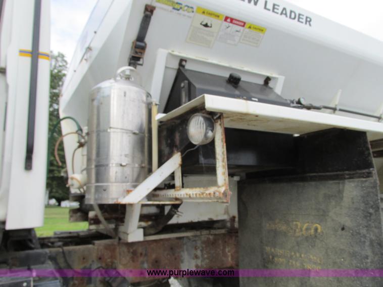 image for item J8716 2000 Sterling L8513 applicator truck