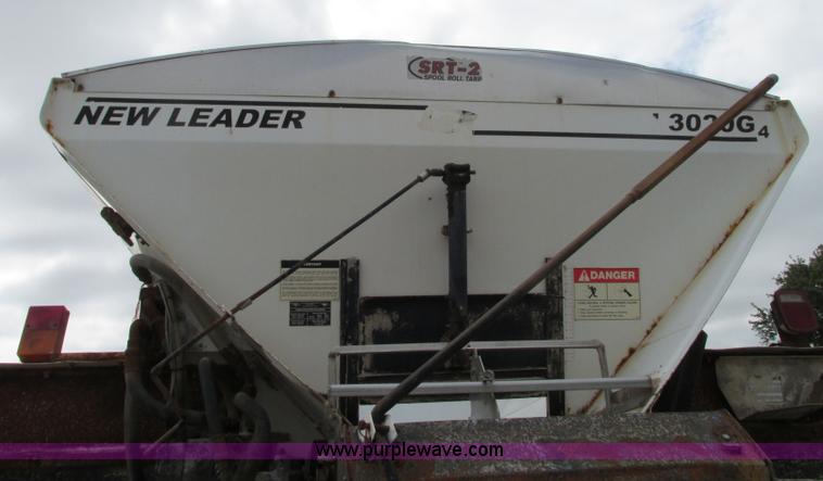 image for item J8716 2000 Sterling L8513 applicator truck