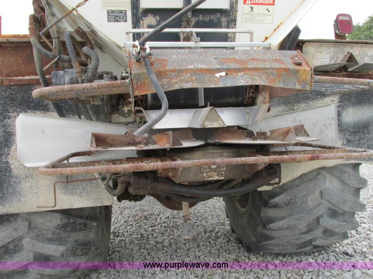 image for item J8716 2000 Sterling L8513 applicator truck