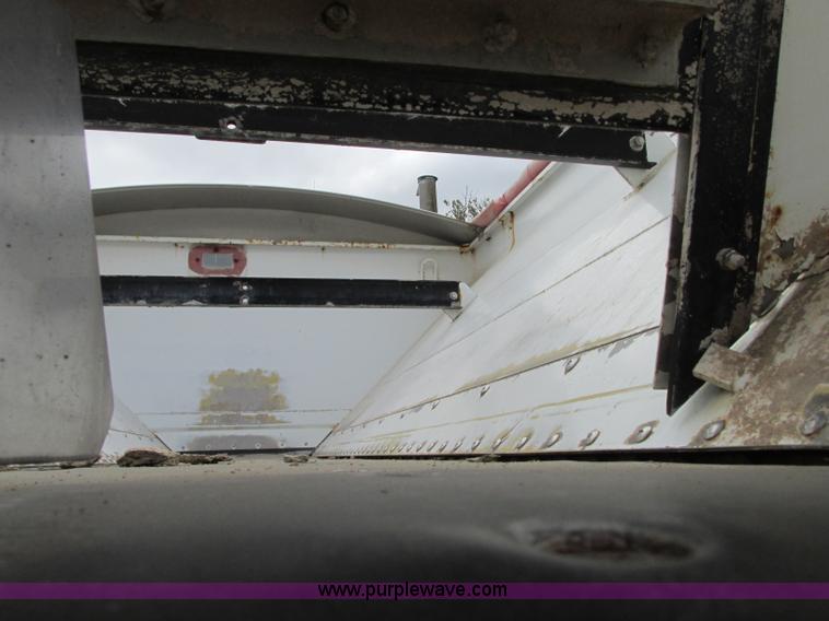 image for item J8716 2000 Sterling L8513 applicator truck