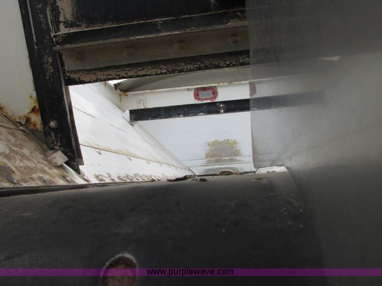 image for item J8716 2000 Sterling L8513 applicator truck