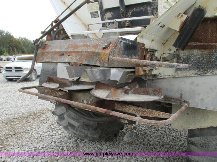 image for item J8716 2000 Sterling L8513 applicator truck