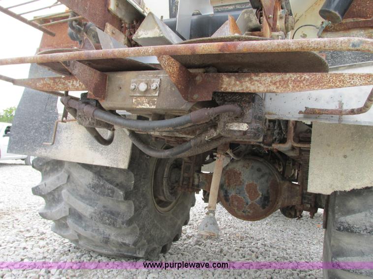 image for item J8716 2000 Sterling L8513 applicator truck