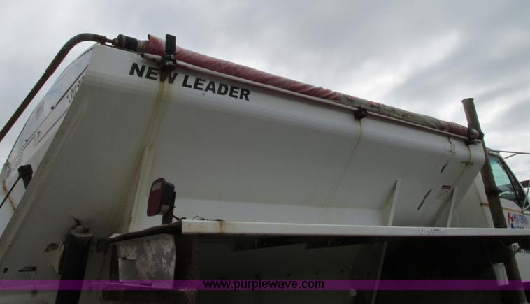 image for item J8716 2000 Sterling L8513 applicator truck