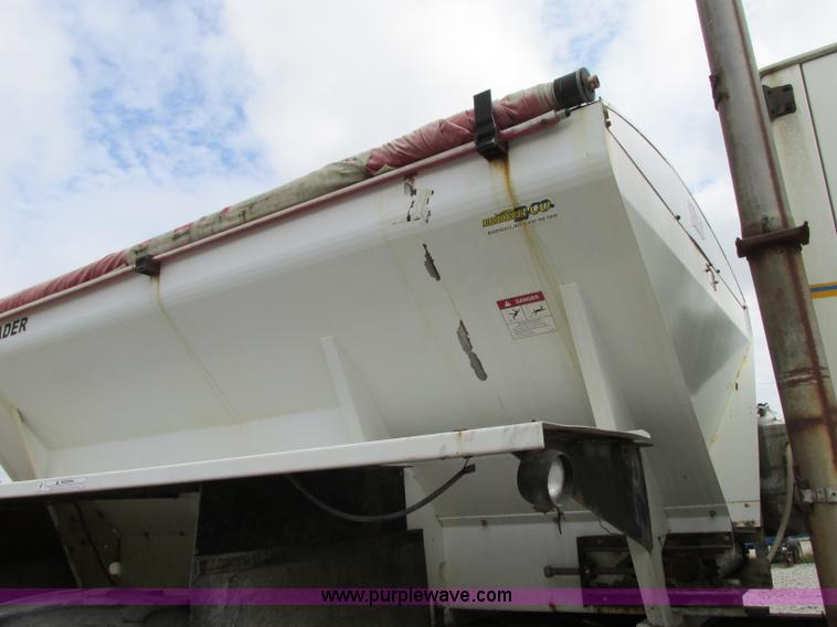 image for item J8716 2000 Sterling L8513 applicator truck