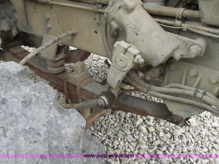 image for item J8716 2000 Sterling L8513 applicator truck