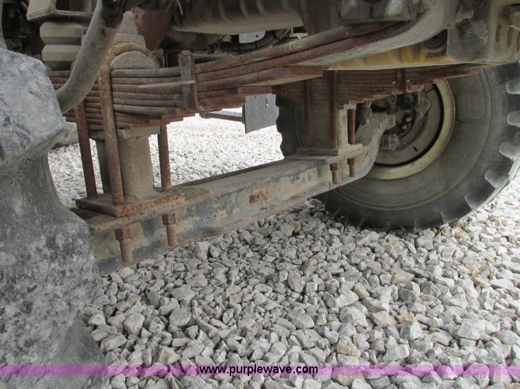 image for item J8716 2000 Sterling L8513 applicator truck